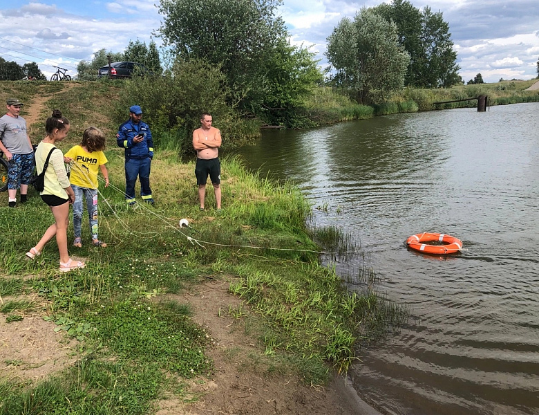 Уроки первой помощи утопающим получили от спасателей жители Воткинского района
