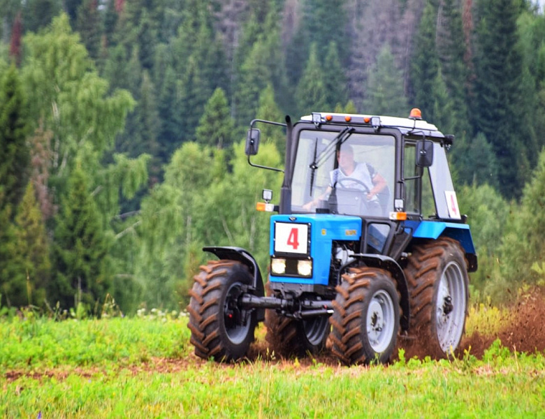 В минувшую субботу прошло грандиозное, яркое, эмоциональное и зажигательное мероприятие -Тракторный биатлон